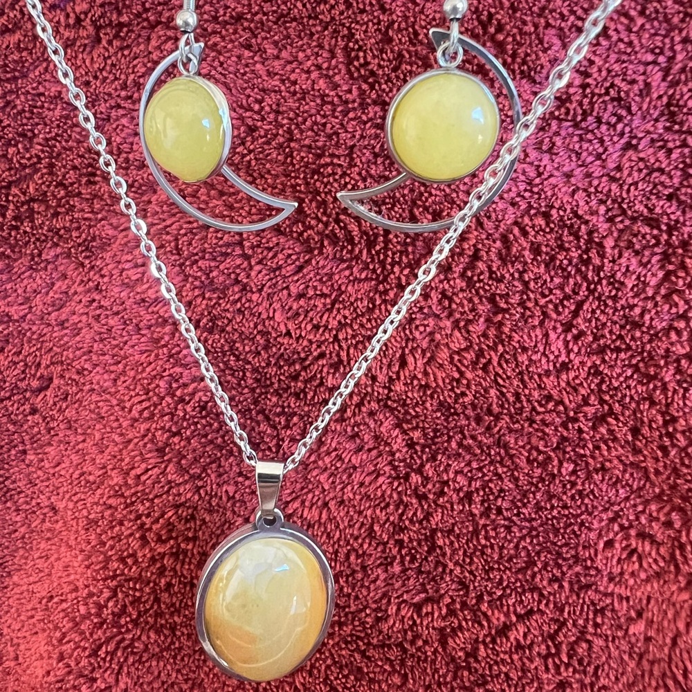 22297 yellow Jasper necklace and earrings.